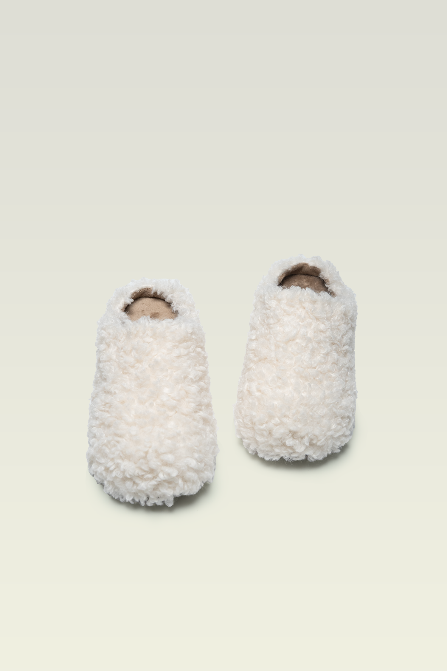 Thick Sole Fur Lined Closed Toe Slip On Slipper