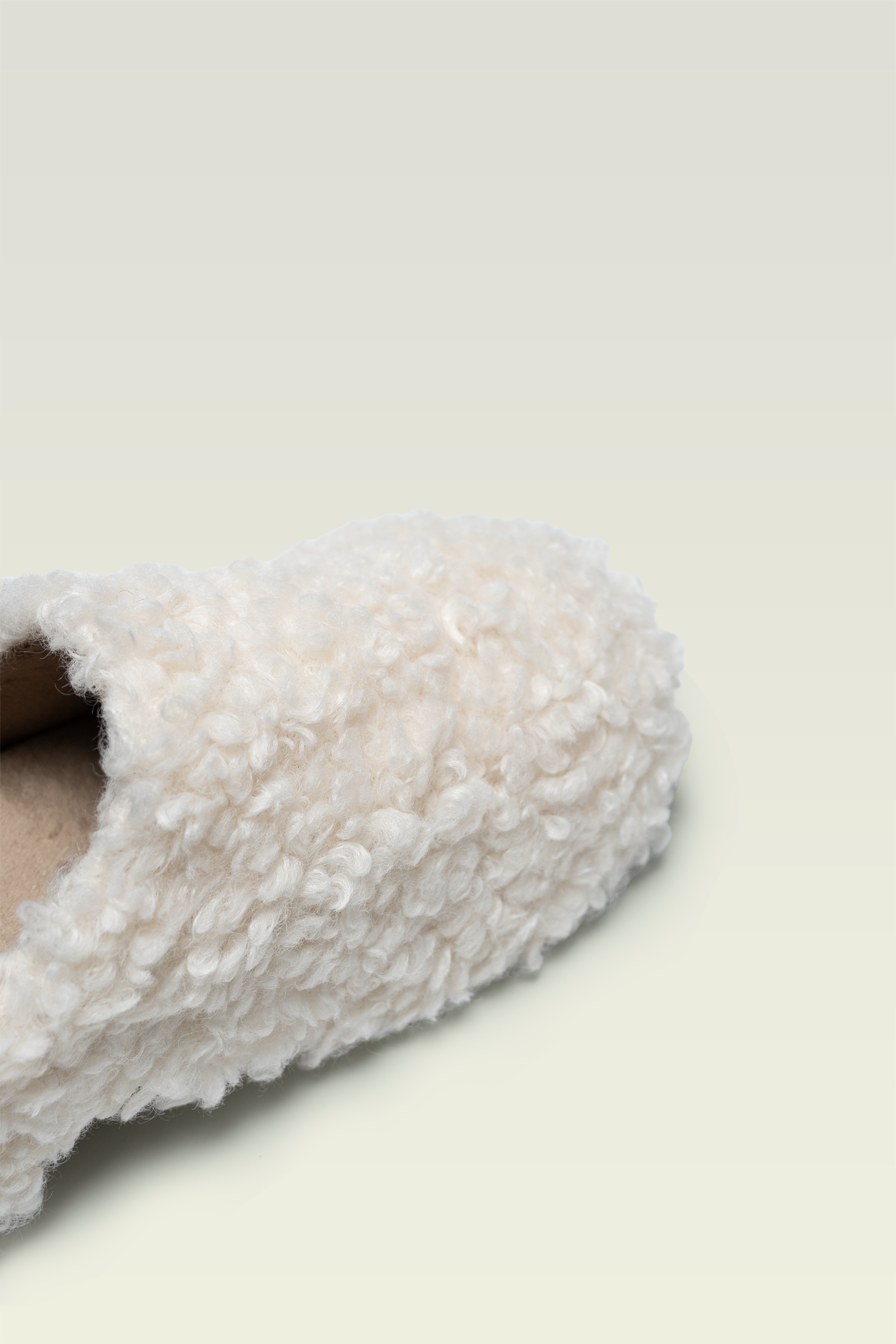 Thick Sole Fur Lined Closed Toe Slip On Slipper