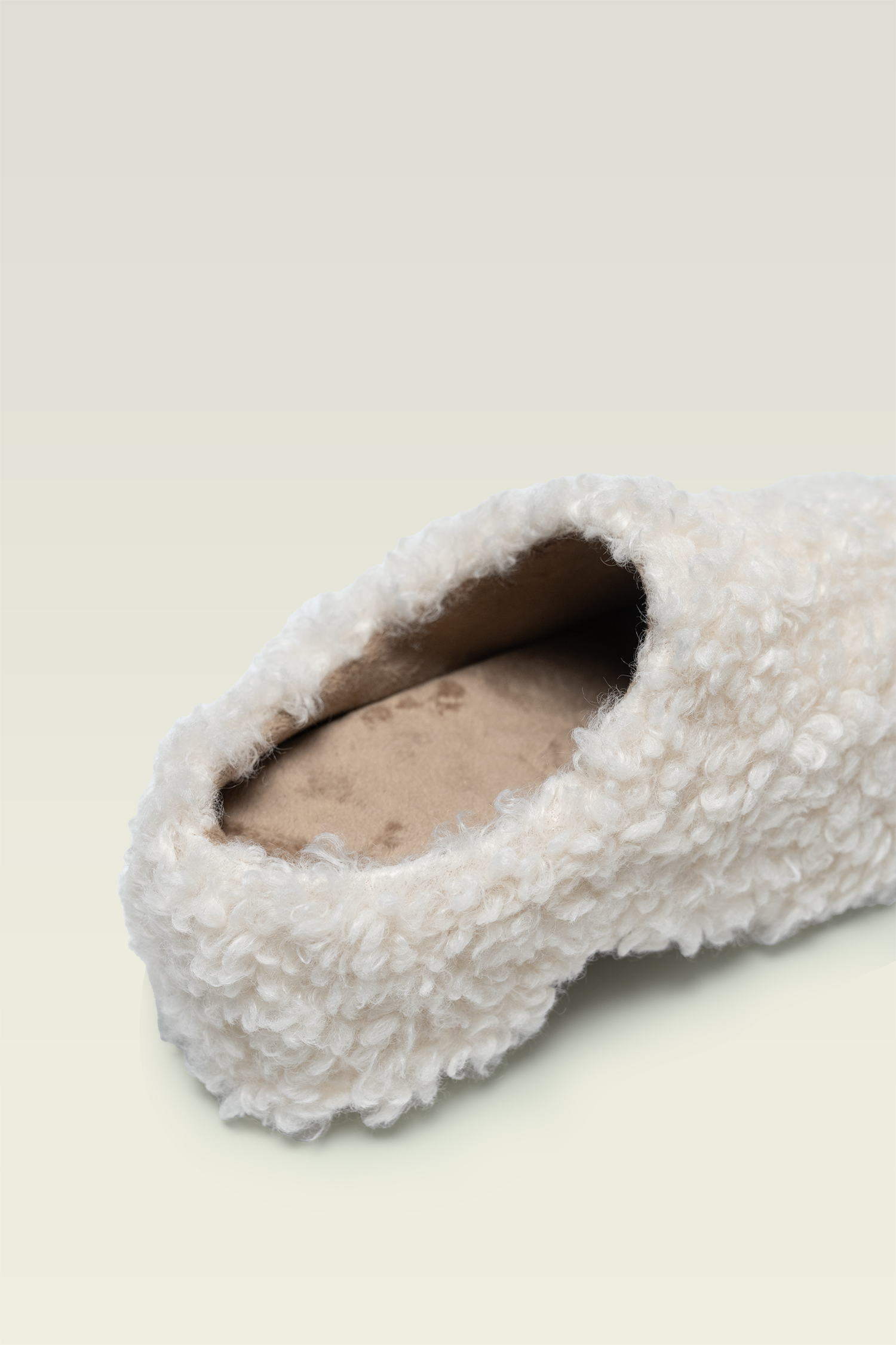 Thick Sole Fur Lined Closed Toe Slip On Slipper